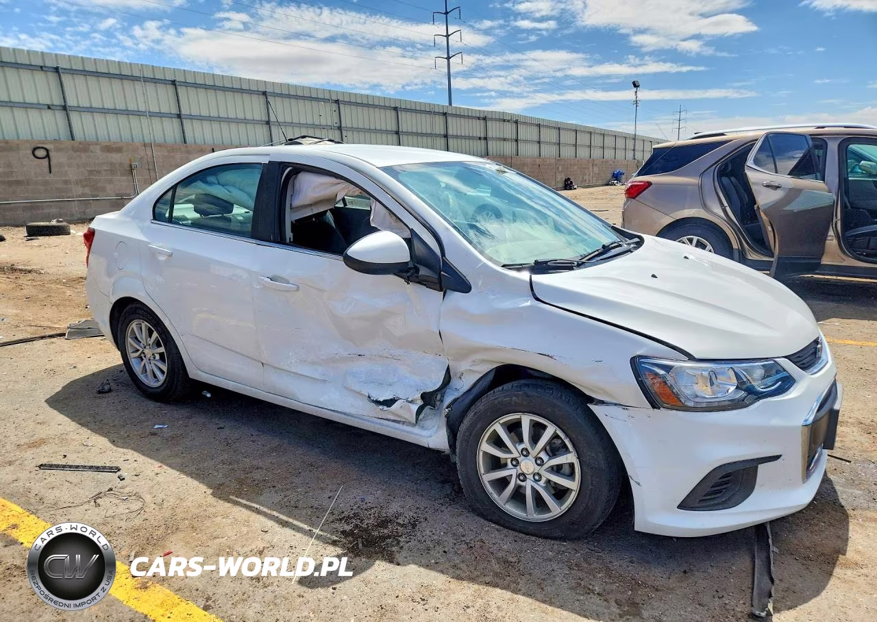 2019 Chevrolet Sonic Lt VIN:1G1JD5SB9K4136250 - 4