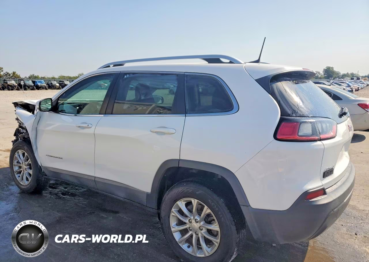 2019 Jeep Cherokee Latitude VIN:1C4PJMCB8KD162440 - 2