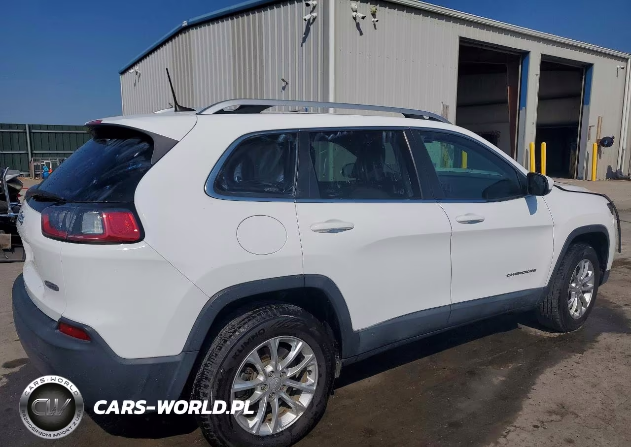 2019 Jeep Cherokee Latitude VIN:1C4PJMCB8KD162440 - 3