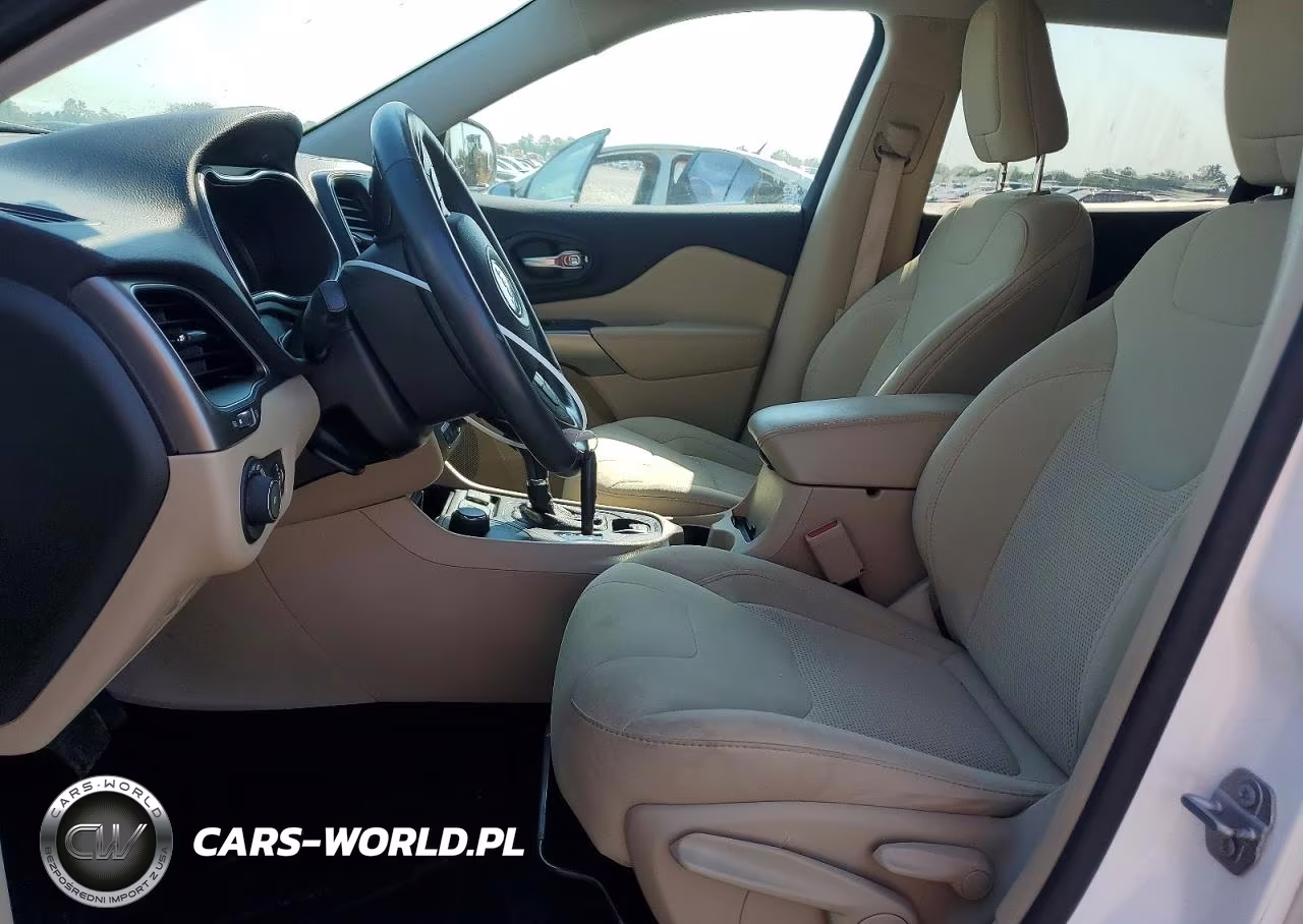 2019 Jeep Cherokee Latitude VIN:1C4PJMCB8KD162440 - 7