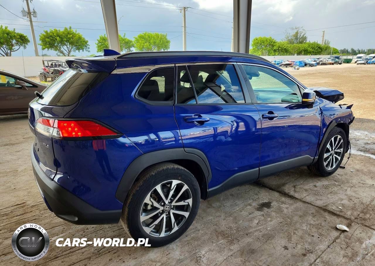 2023 Toyota Corolla Cross Xle VIN:7MUDAAAGXPV063510 - 3