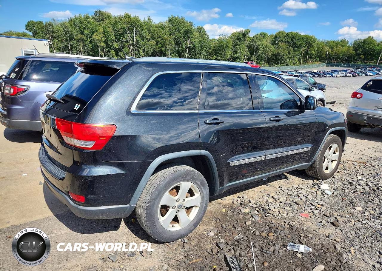 2013 Jeep Grand Cherokee Laredo VIN:1C4RJFAG8DC648323 - 3