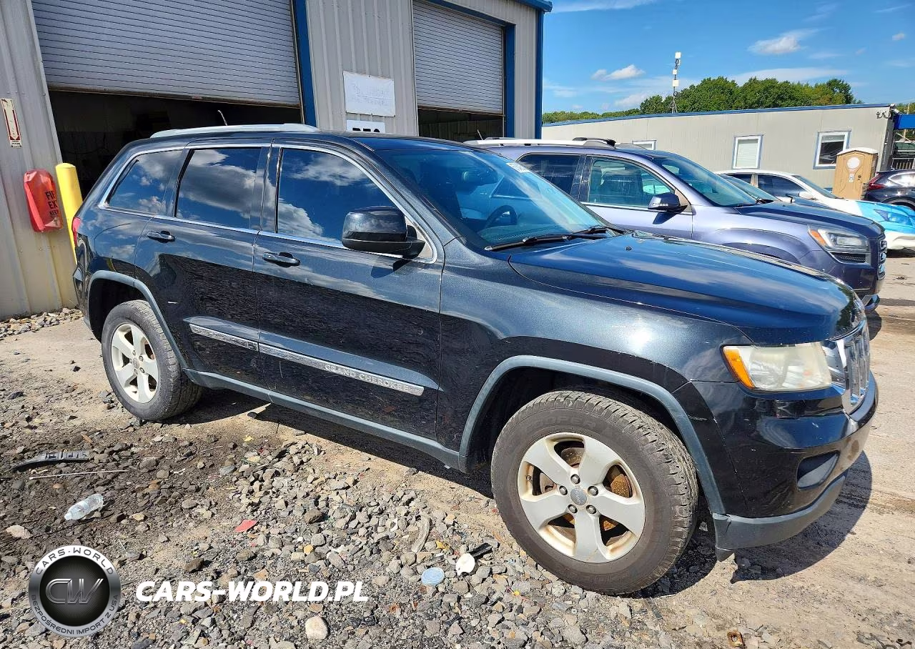2013 Jeep Grand Cherokee Laredo VIN:1C4RJFAG8DC648323 - 4