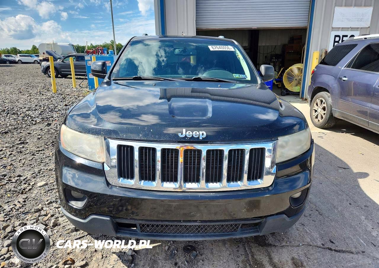 2013 Jeep Grand Cherokee Laredo VIN:1C4RJFAG8DC648323 - 5