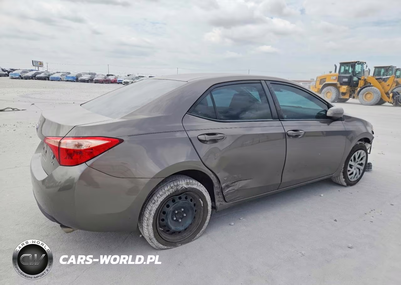 2018 Toyota Corolla Le VIN:2T1BURHE7JC983526 - 3