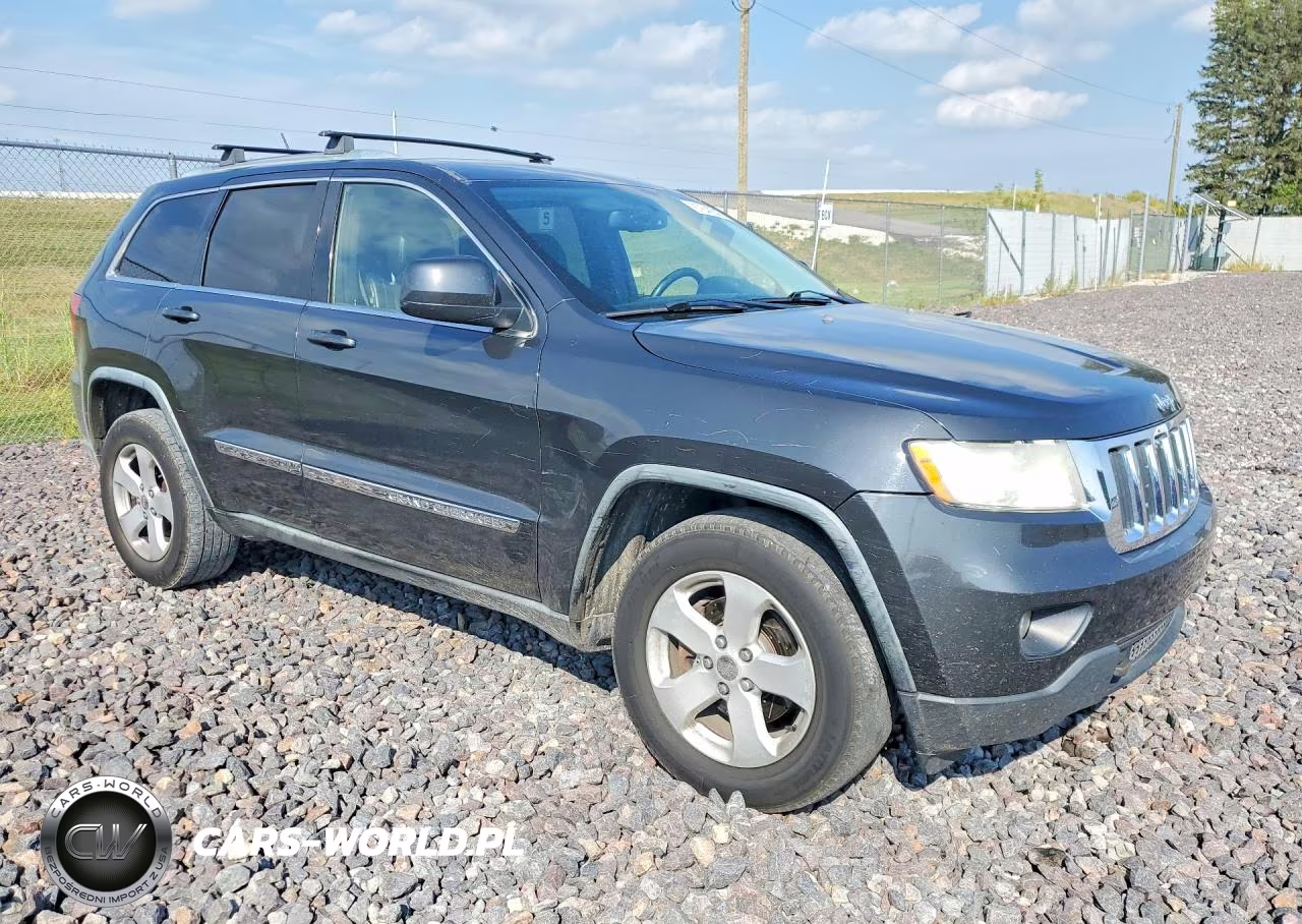 2011 Jeep Grand Cherokee Laredo VIN:1J4RR4GG3BC543183 - 4