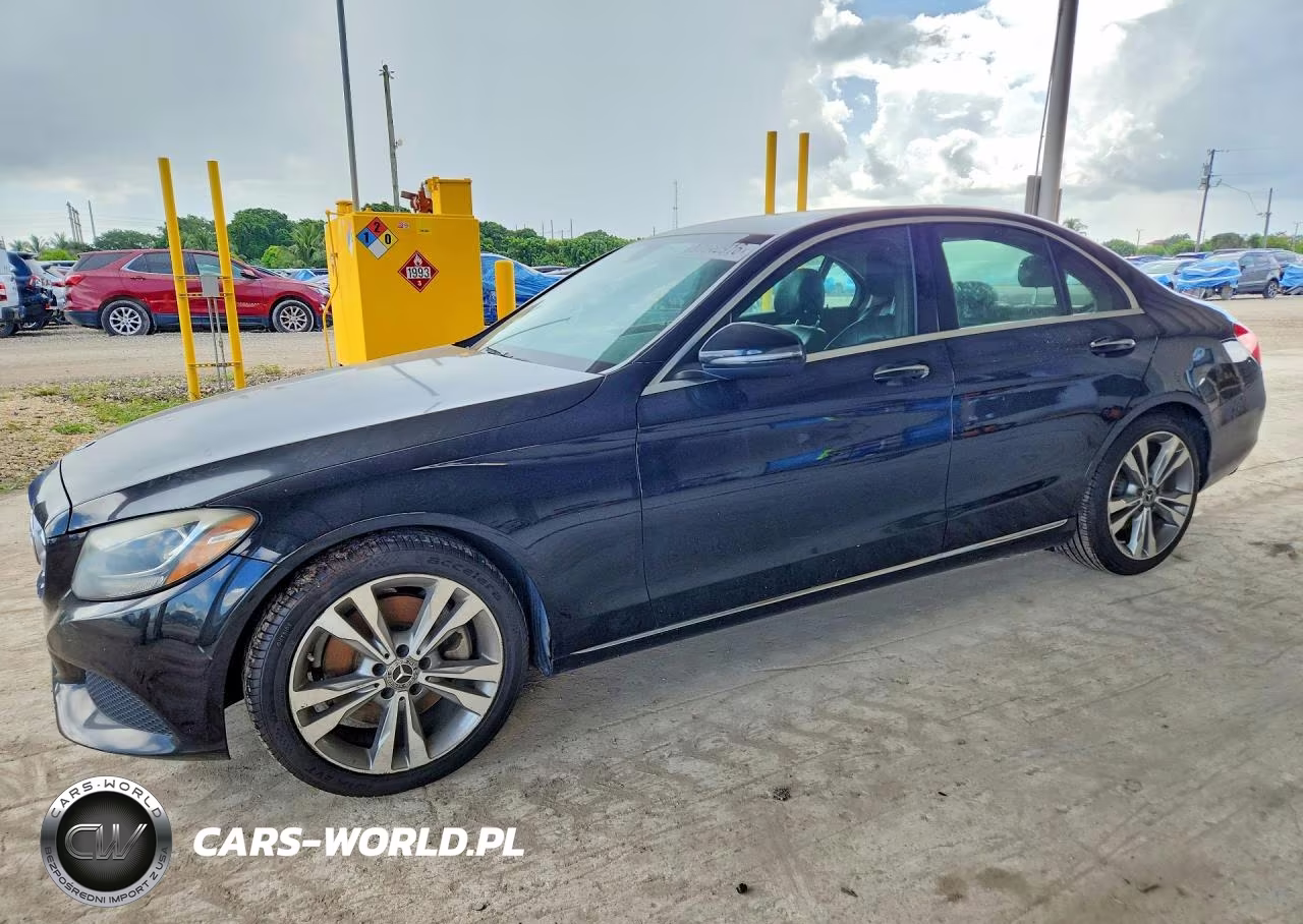 2017 Mercedes-Benz C 300 – zdjęcie 1 z 12