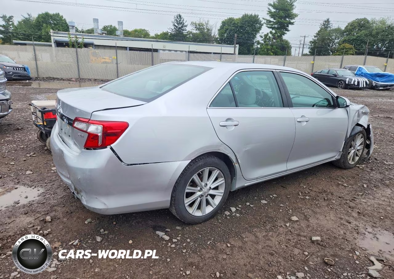 2014 Toyota Camry Xle VIN:4T4BF1FK3ER370611 - 3