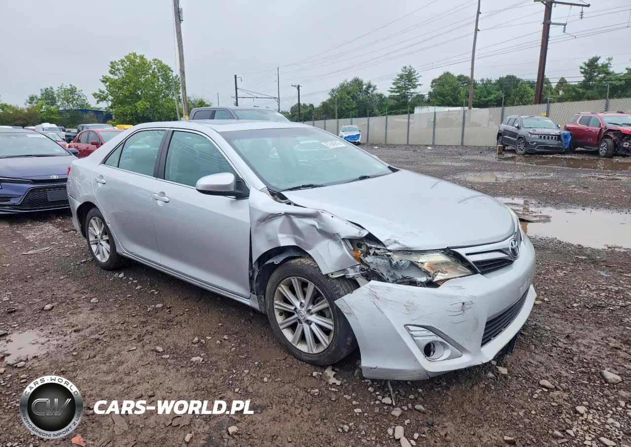 2014 Toyota Camry Xle VIN:4T4BF1FK3ER370611 - 4