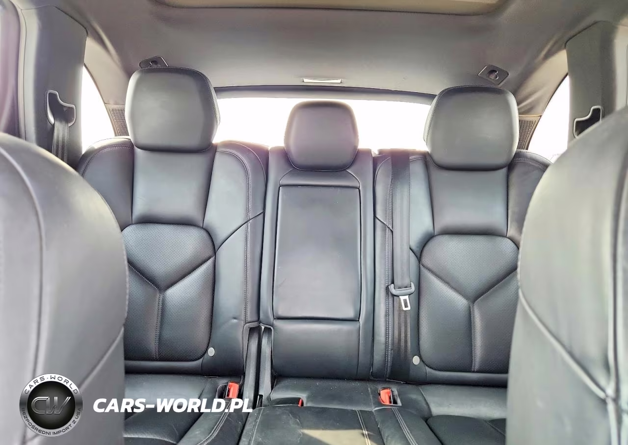 2016 Porsche Cayenne VIN:WP1AA2A28GKA10737 - 10