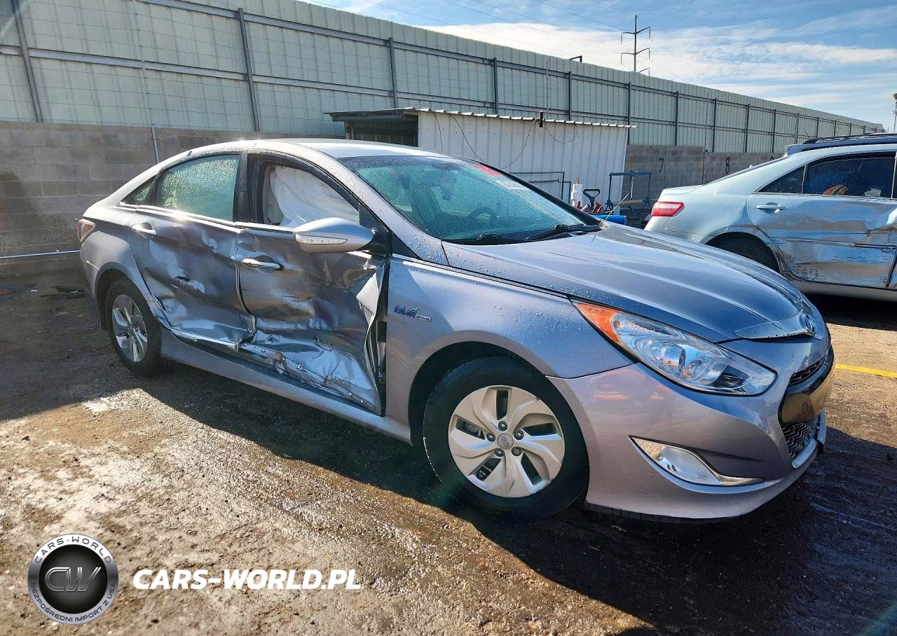 2015 Hyundai Sonata Hybrid Base VIN:KMHEC4A43FA129273 - 4