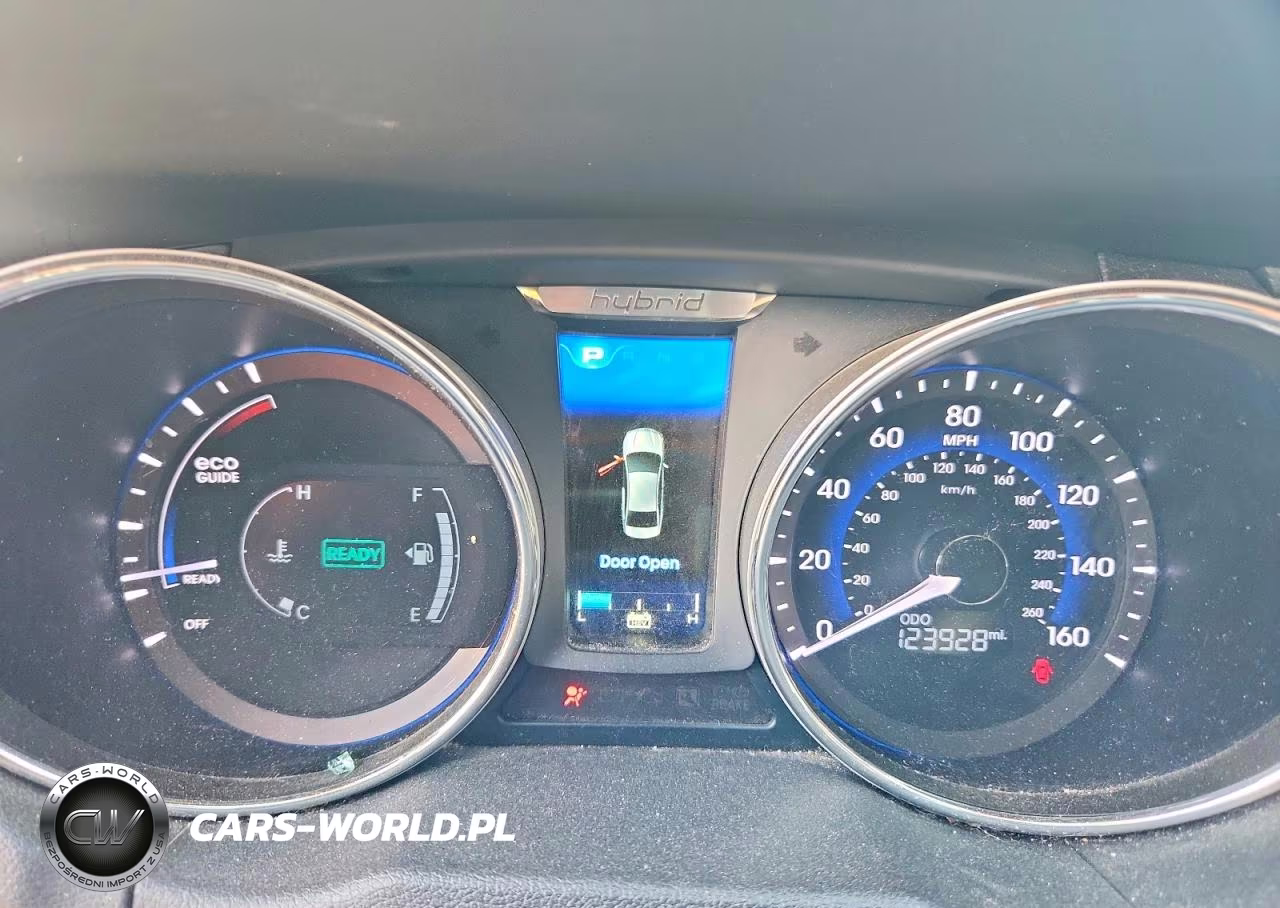 2015 Hyundai Sonata Hybrid Base VIN:KMHEC4A43FA129273 - 9