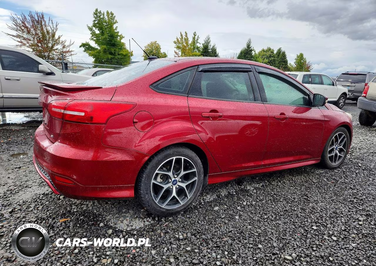 2015 Ford Focus Se VIN:1FADP3F2XFL369713 - 3