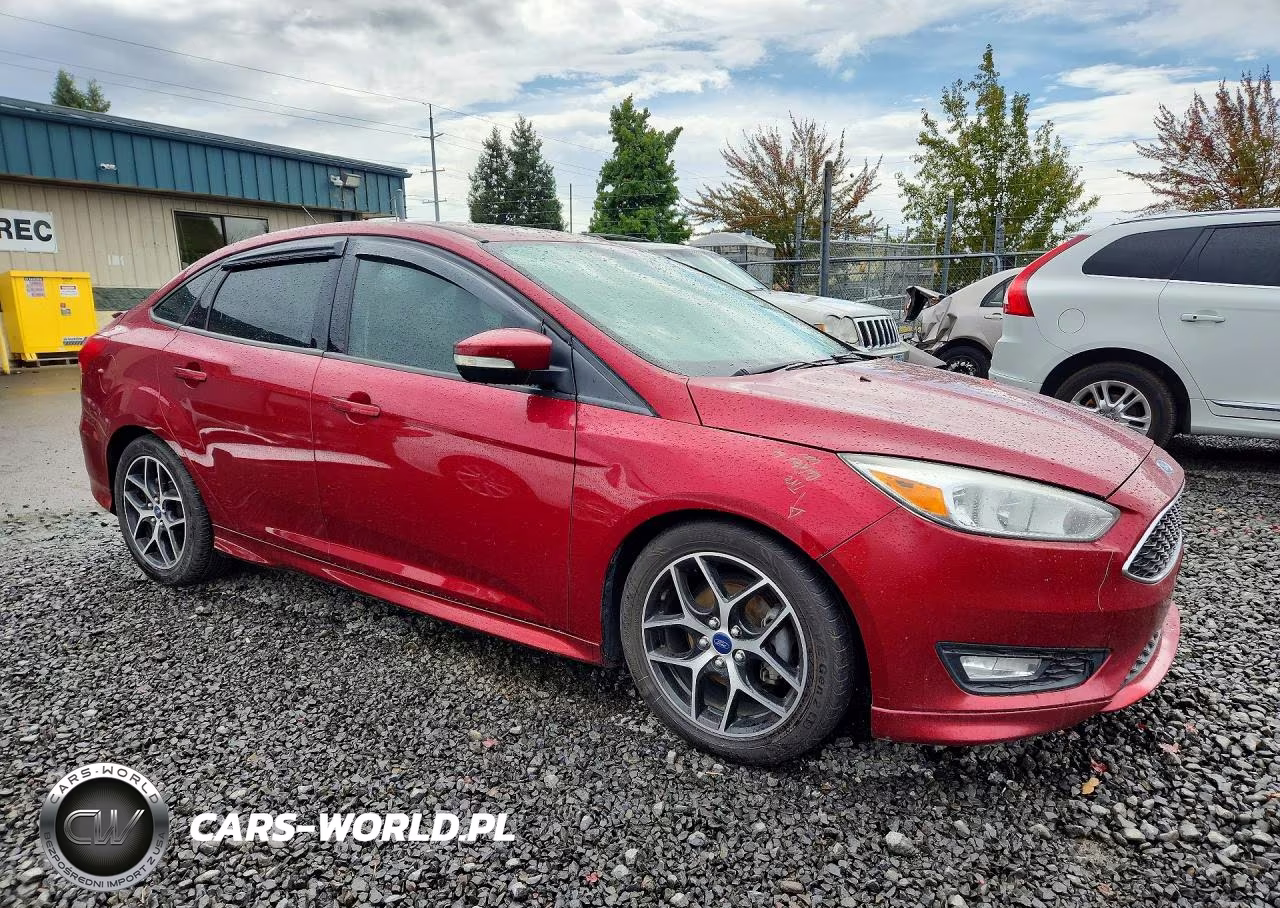2015 Ford Focus Se VIN:1FADP3F2XFL369713 - 4