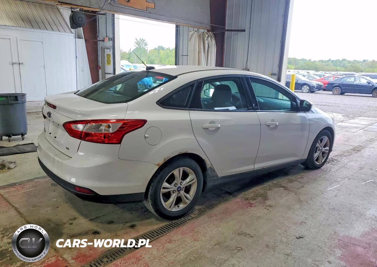2014 Ford Focus Se VIN:1FADP3F2XEL388776 - 3