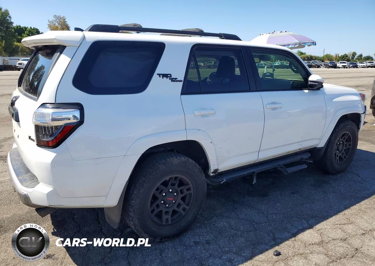 2020 Toyota 4Runner Trd Off-Road Premium VIN:JTEBU5JRXL5782074 - 3