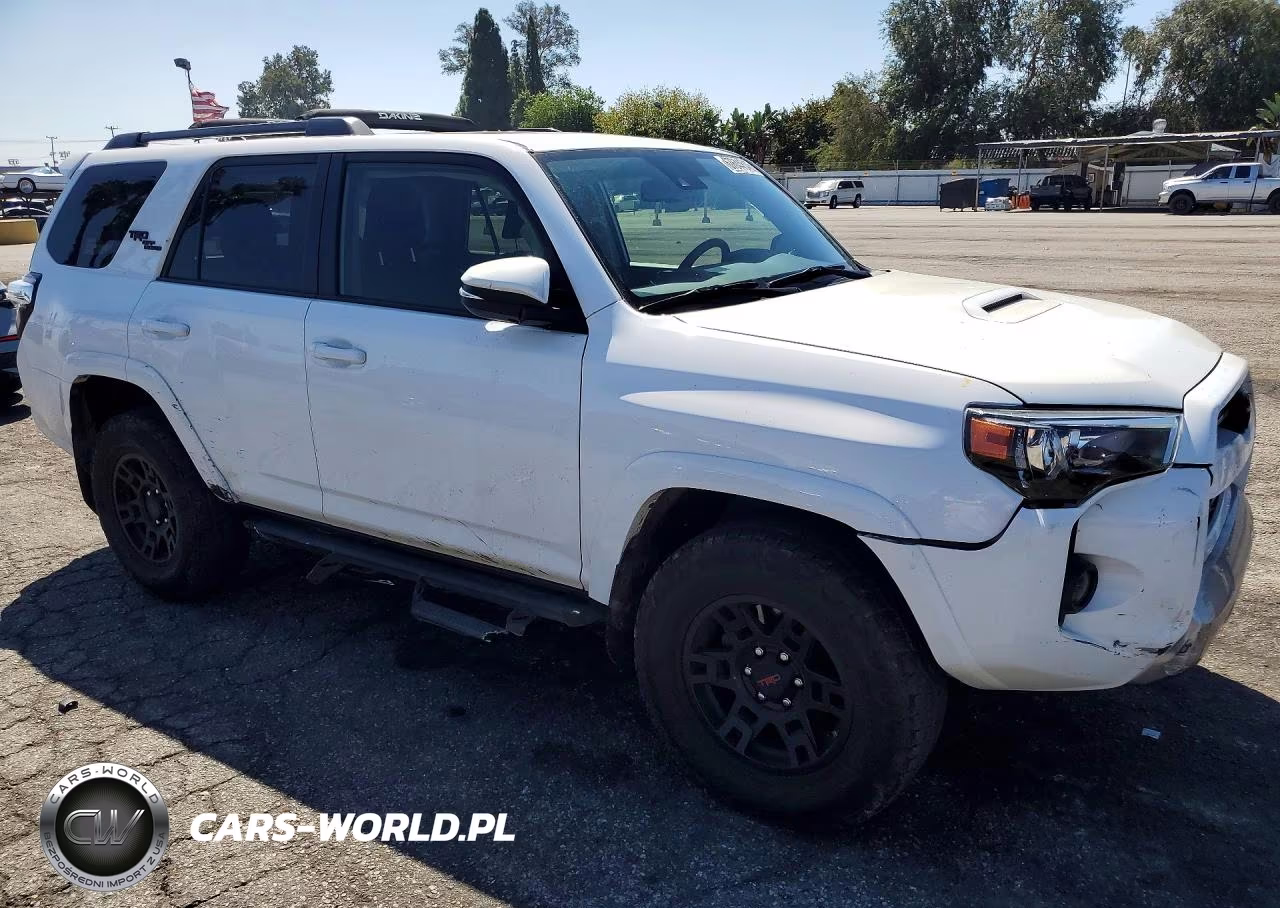 2020 Toyota 4Runner Trd Off-Road Premium VIN:JTEBU5JRXL5782074 - 4
