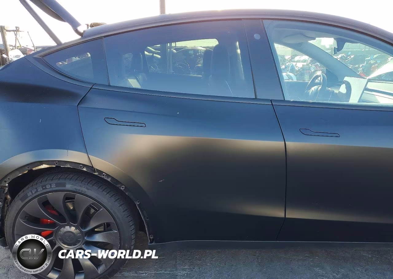 2022 Tesla Model Y VIN:7SAYGDEF9NF328547 - 10