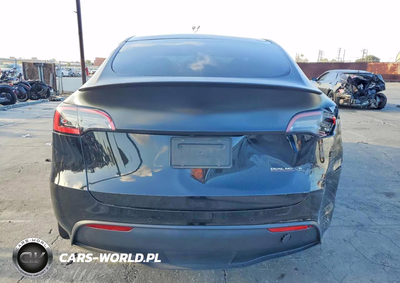 2022 Tesla Model Y VIN:7SAYGDEF9NF328547 - 6