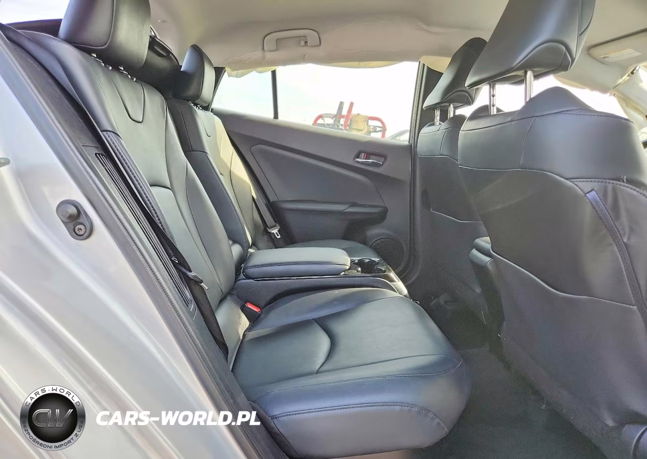 2018 Toyota Prius Prime Advanced VIN:JTDKARFP7J3093890 - 10
