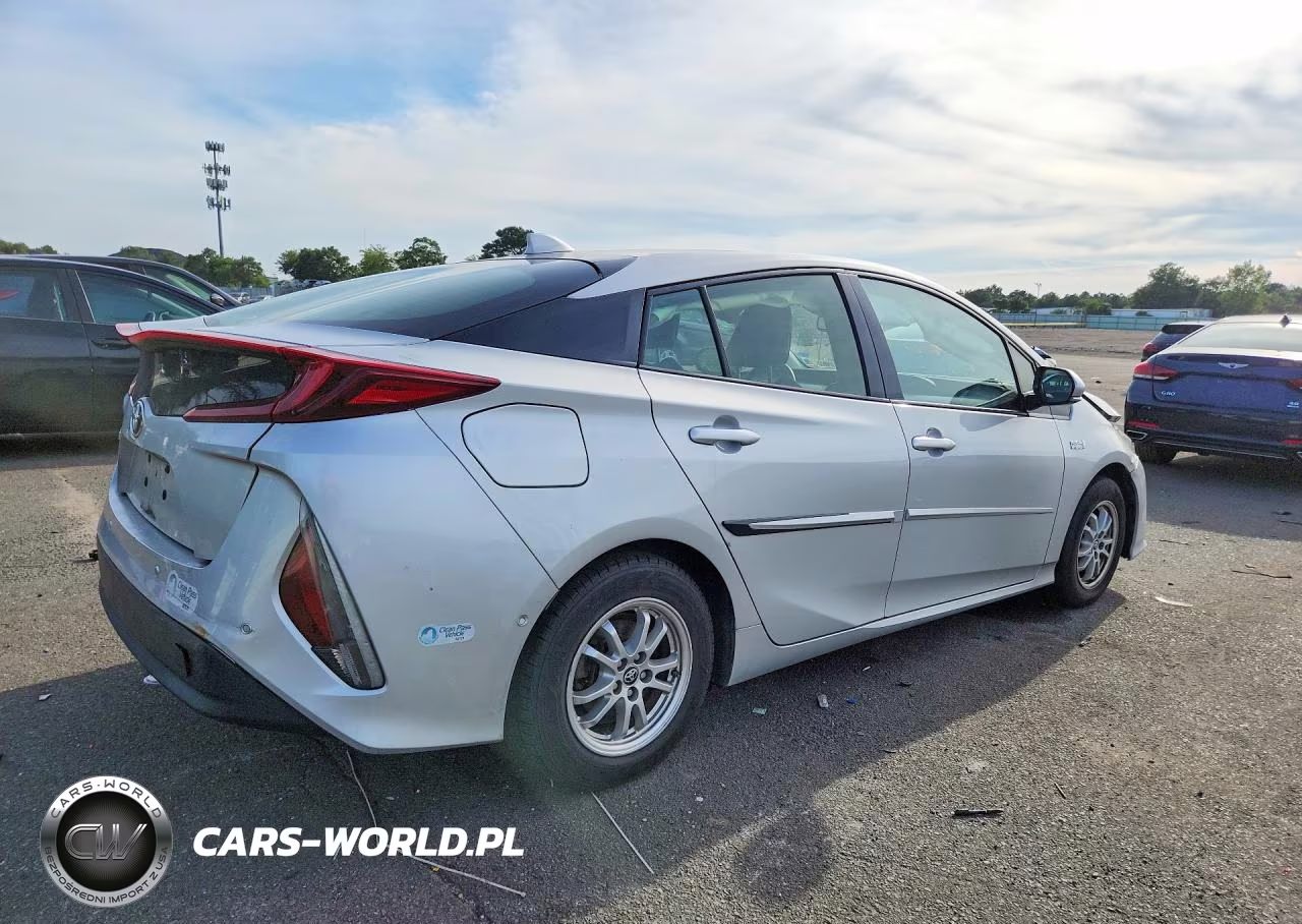 2018 Toyota Prius Prime Advanced VIN:JTDKARFP7J3093890 - 3