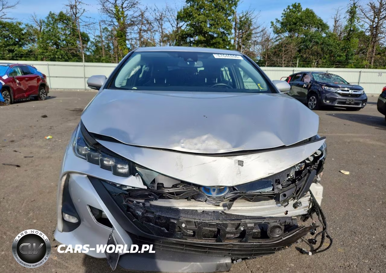 2018 Toyota Prius Prime Advanced VIN:JTDKARFP7J3093890 - 5