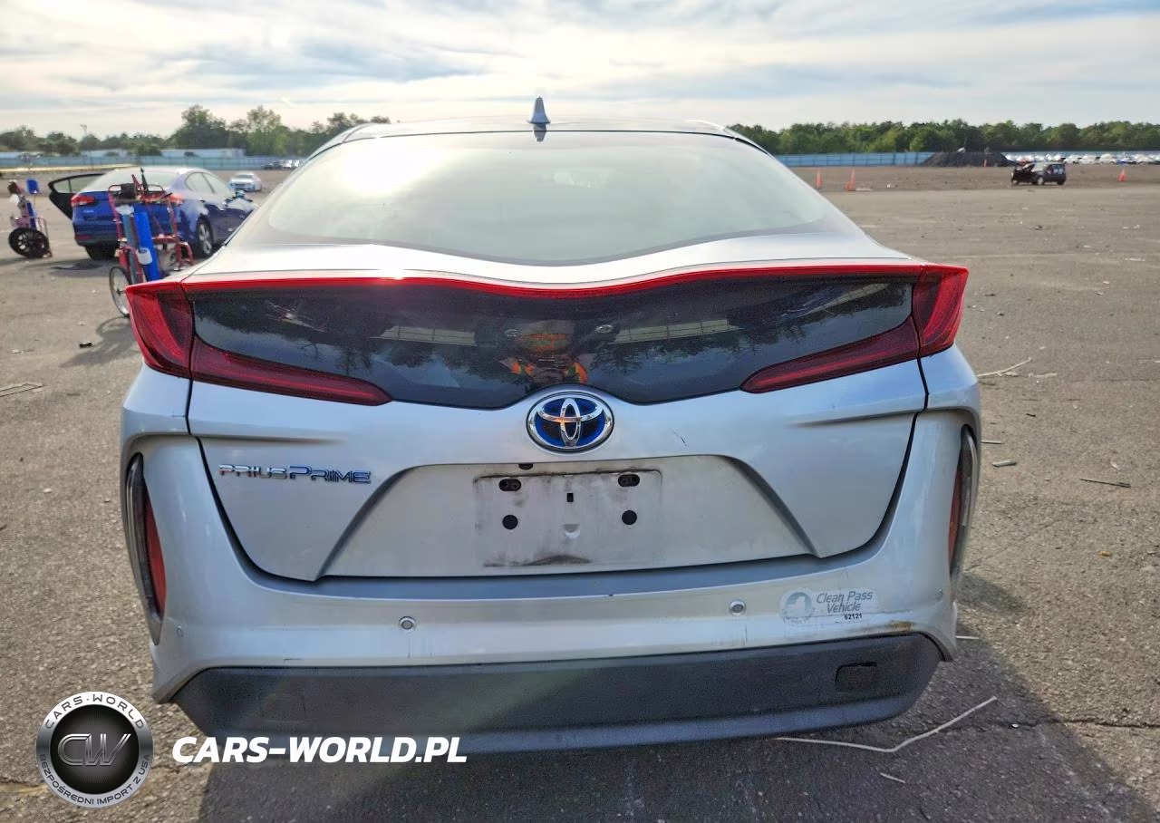 2018 Toyota Prius Prime Advanced VIN:JTDKARFP7J3093890 - 6
