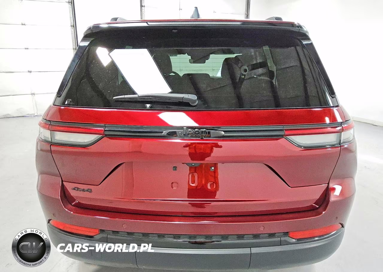 2025 Jeep Grand Cherokee Laredo VIN:1C4RJHAG0S8666939 - 6