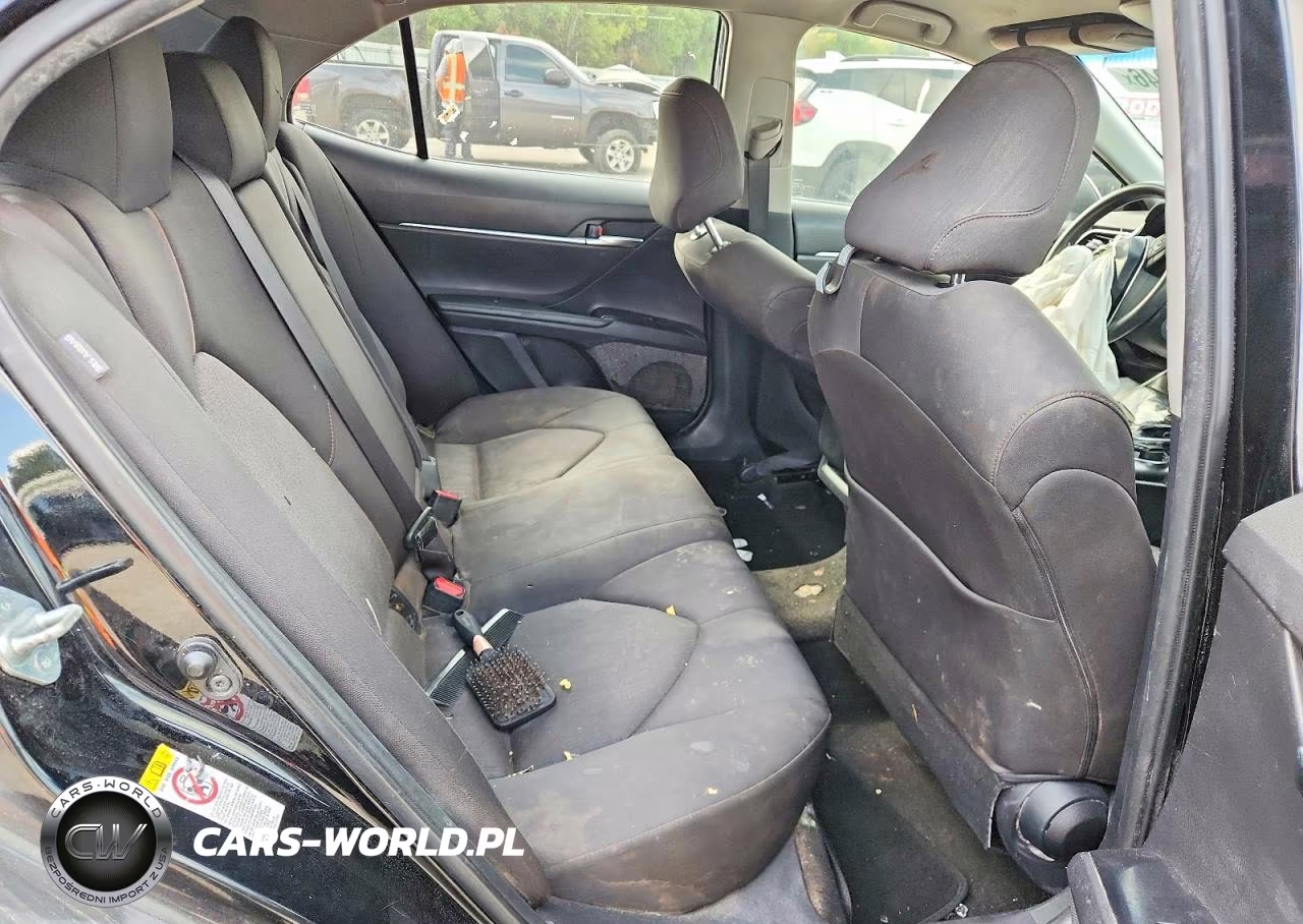 2018 Toyota Camry Le VIN:JTNB11HK4J3006185 - 10