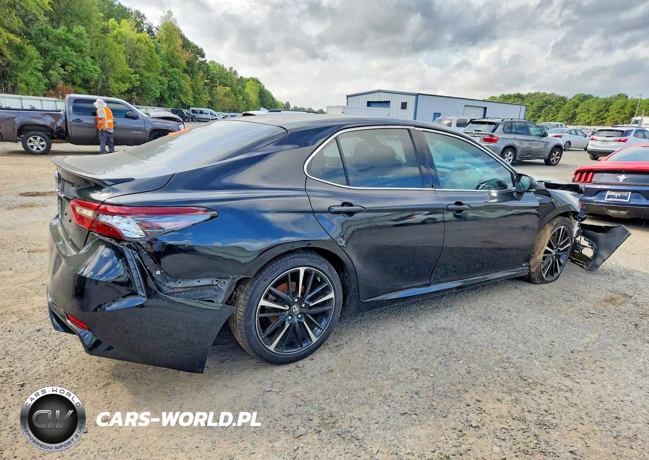 2018 Toyota Camry Le VIN:JTNB11HK4J3006185 - 3