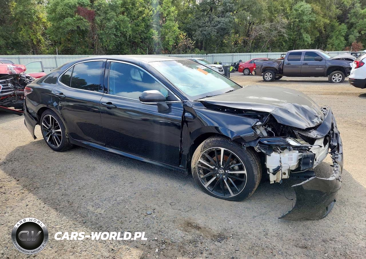 2018 Toyota Camry Le VIN:JTNB11HK4J3006185 - 4