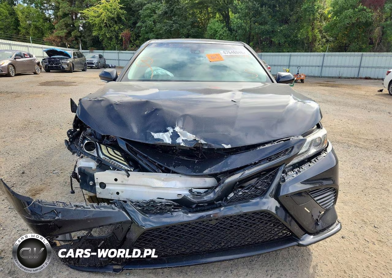 2018 Toyota Camry Le VIN:JTNB11HK4J3006185 - 5