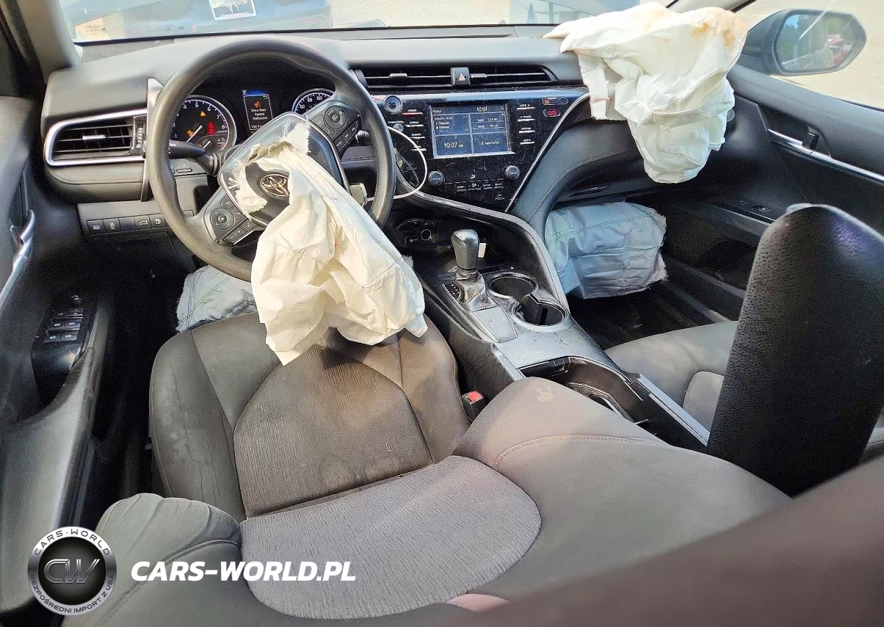 2018 Toyota Camry Le VIN:JTNB11HK4J3006185 - 8