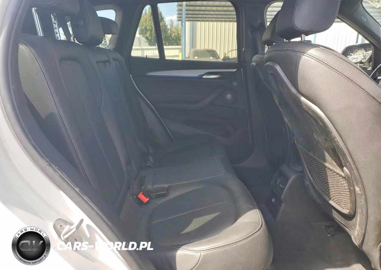 2018 BMW X1 xDrive28I VIN:WBXHT3C35J5L28846 - 10