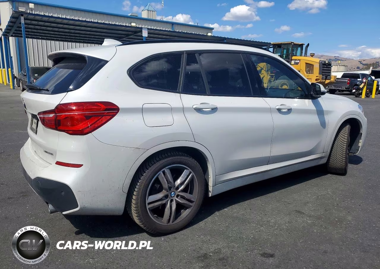 2018 BMW X1 xDrive28I VIN:WBXHT3C35J5L28846 - 3