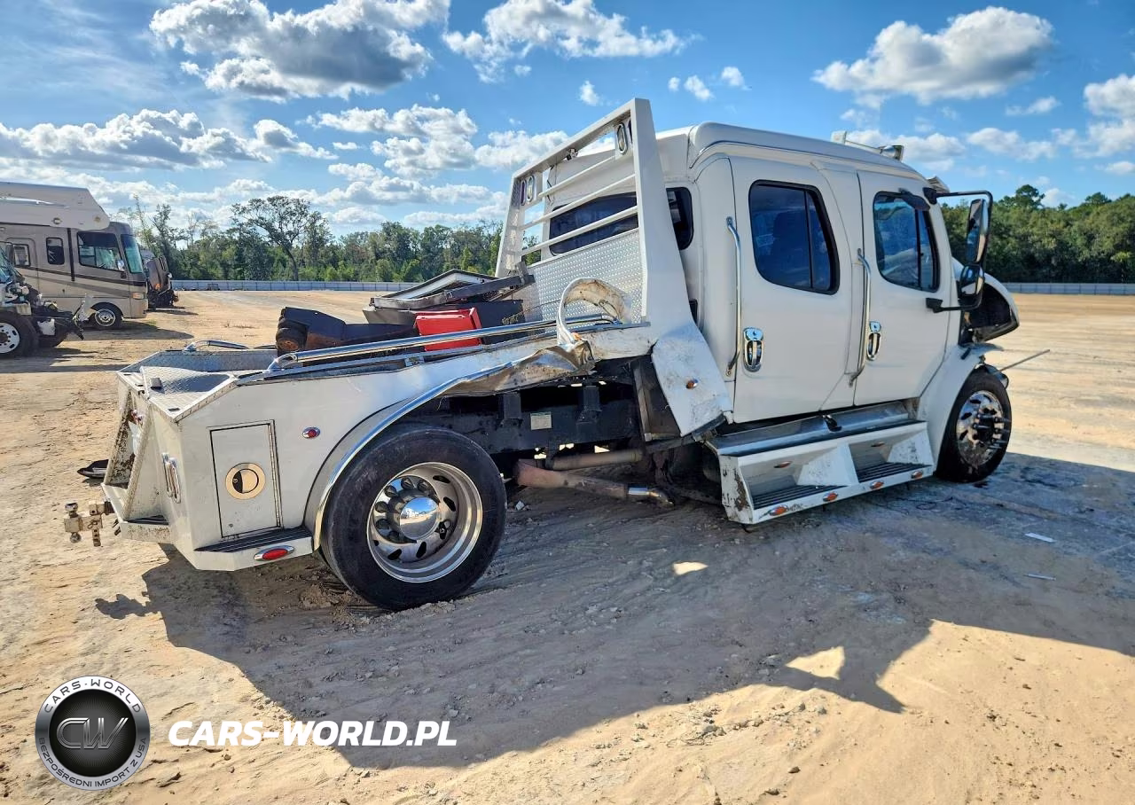 2005 Freightliner Sport Chassis 106 VIN:1FVAFCDD85HU18482 - 3