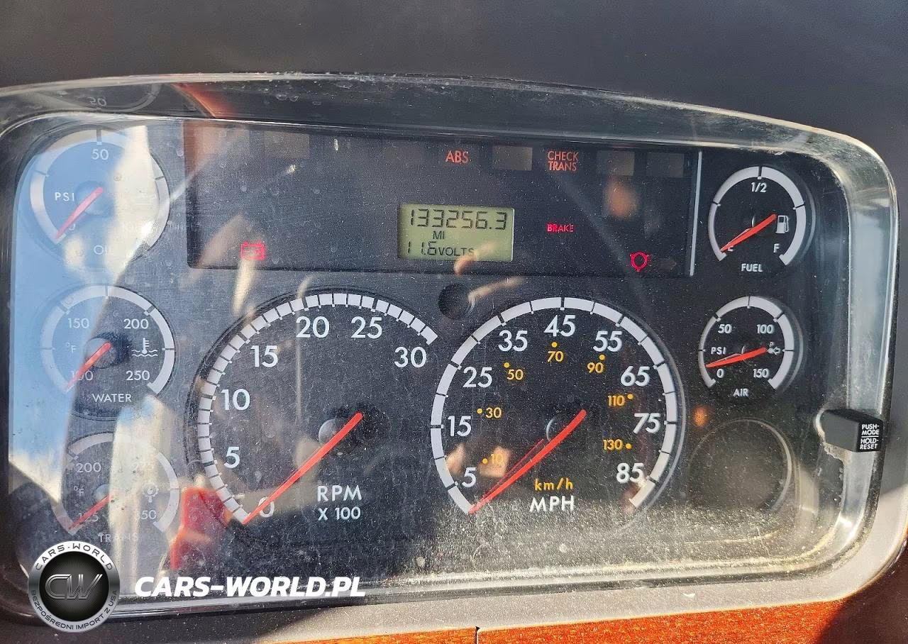 2005 Freightliner Sport Chassis 106 VIN:1FVAFCDD85HU18482 - 9