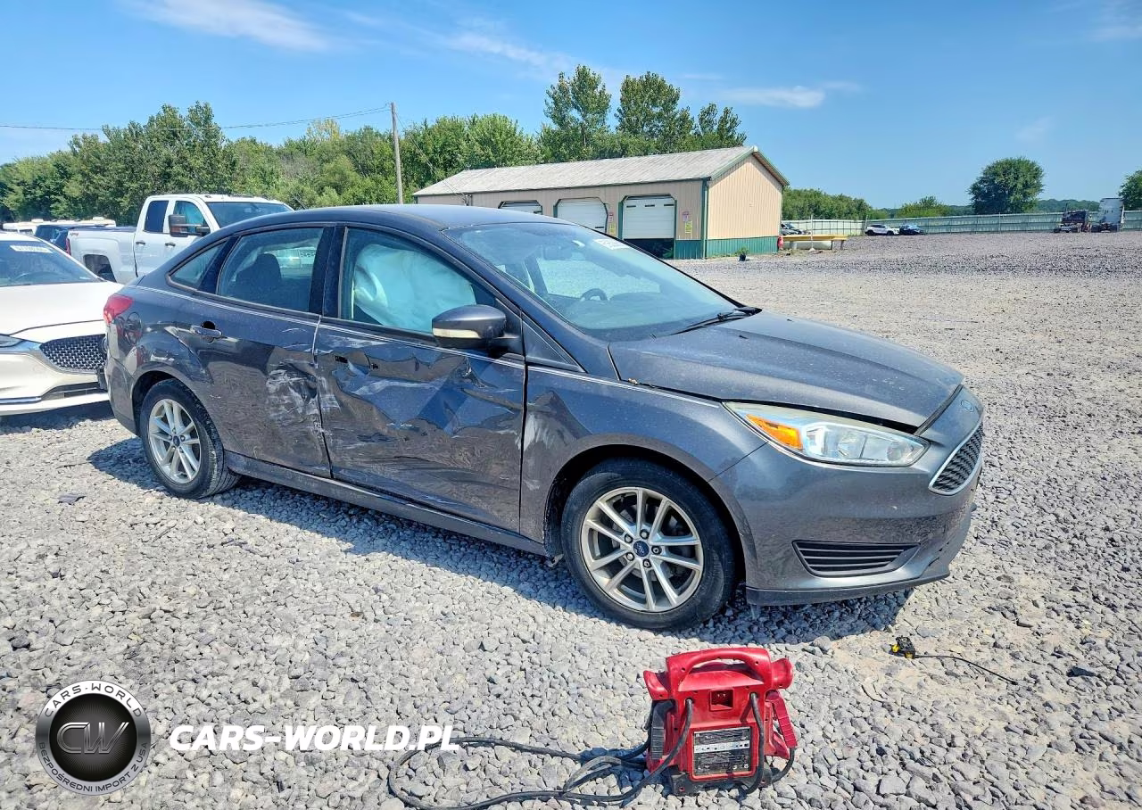2016 Ford Focus Se VIN:1FADP3F26GL237761 - 4