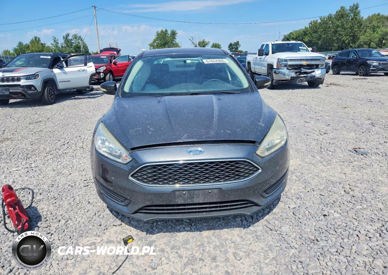 2016 Ford Focus Se VIN:1FADP3F26GL237761 - 5