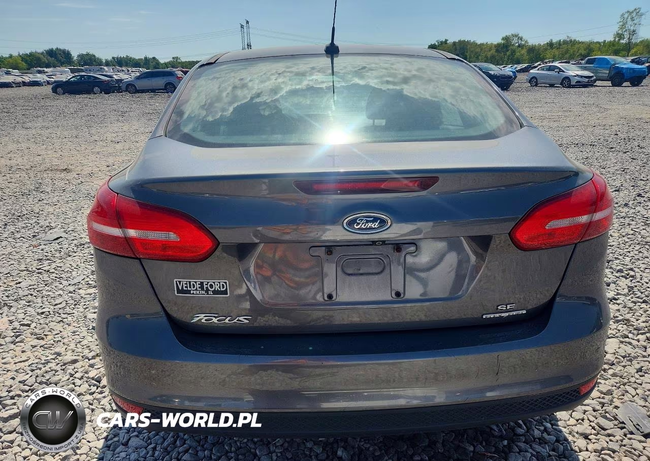2016 Ford Focus Se VIN:1FADP3F26GL237761 - 6