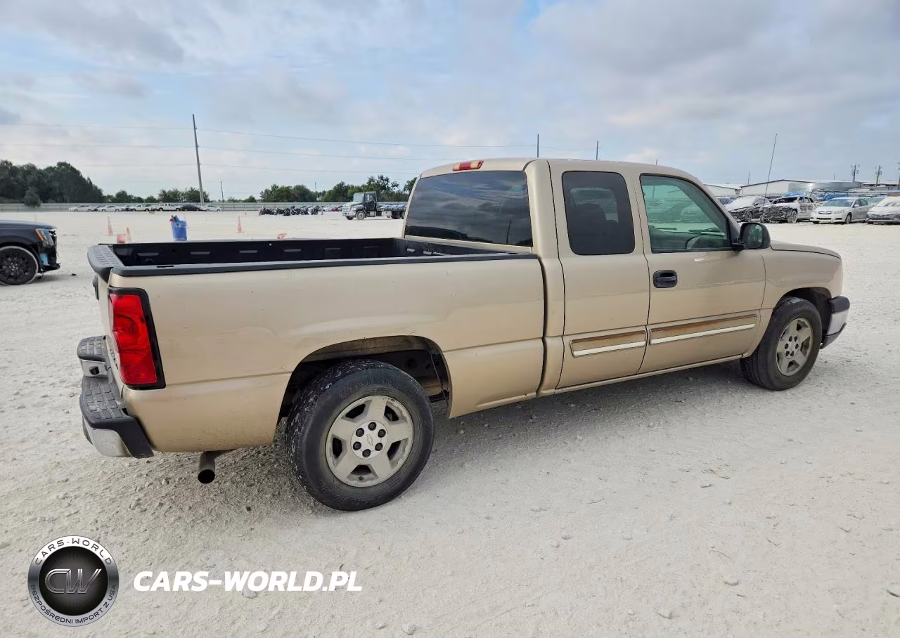 2005 Chevrolet Silverado C1500 VIN:2GCEC19V951310872 - 3