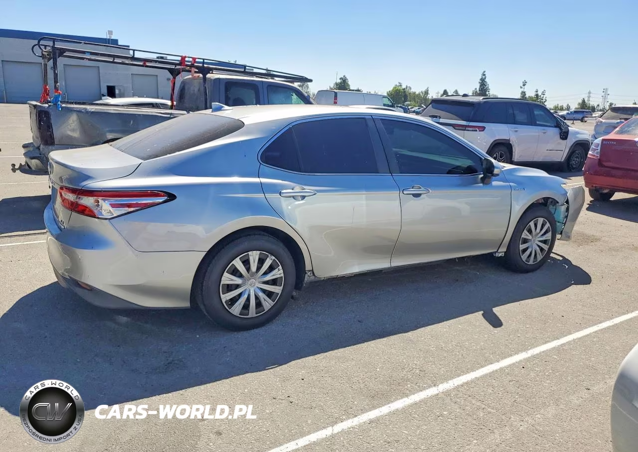 2019 Toyota Camry Le VIN:4T1B31HK8KU516836 - 3