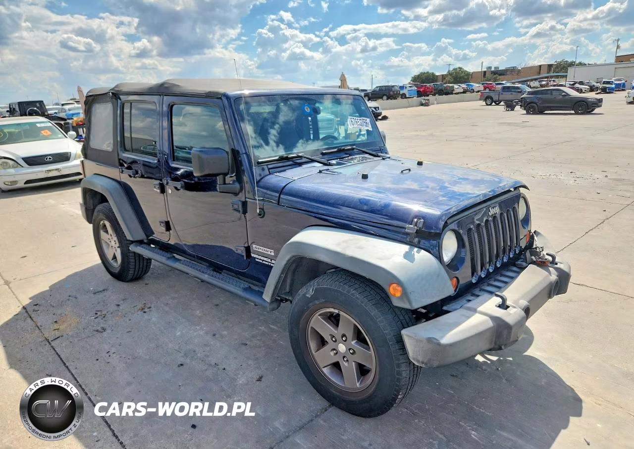 2013 Jeep Wrangler Unlimited Sport VIN:1C4BJWDGXDL554280 - 4