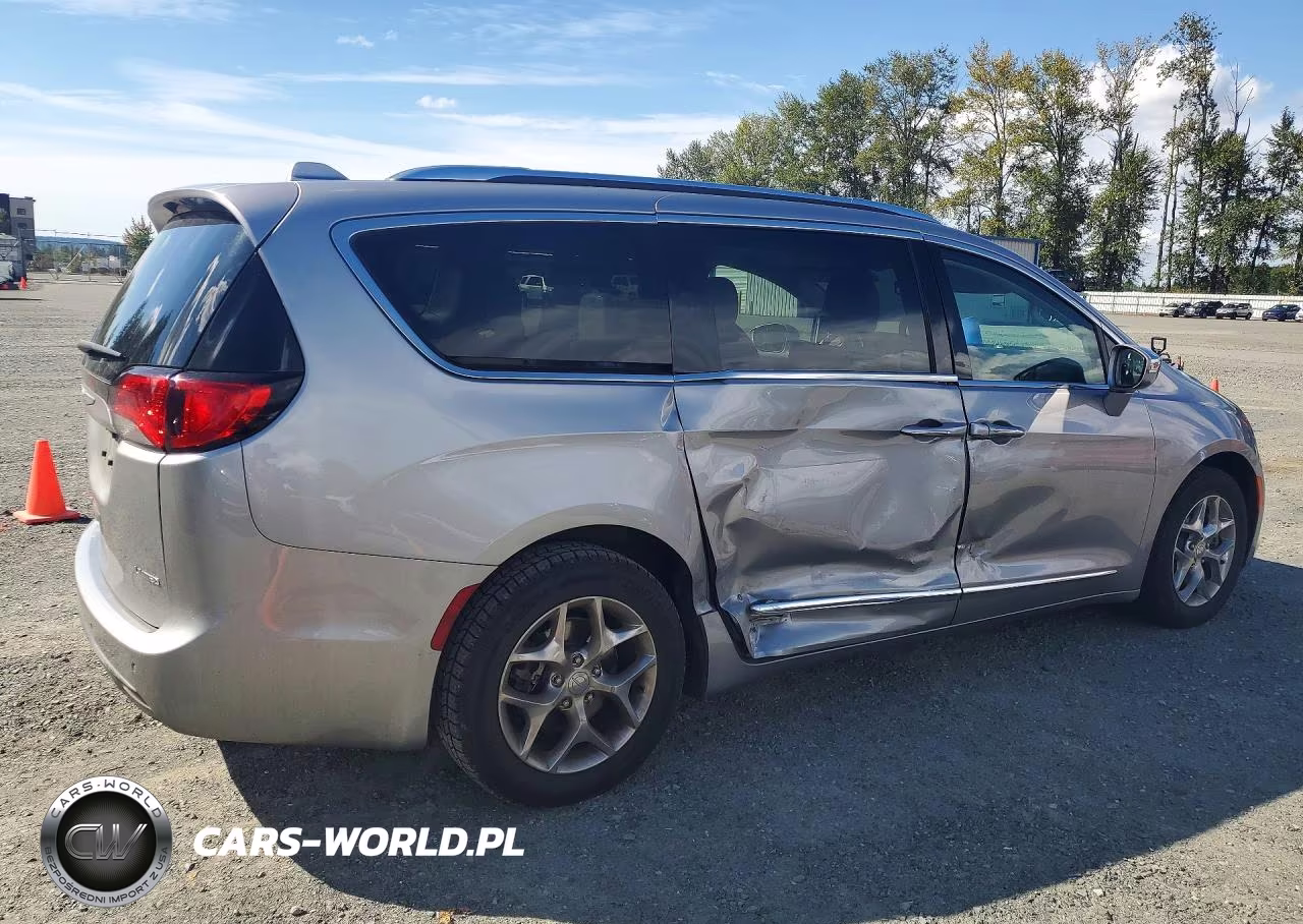 2017 Chrysler Pacifica Limited VIN:2C4RC1GG1HR588788 - 3
