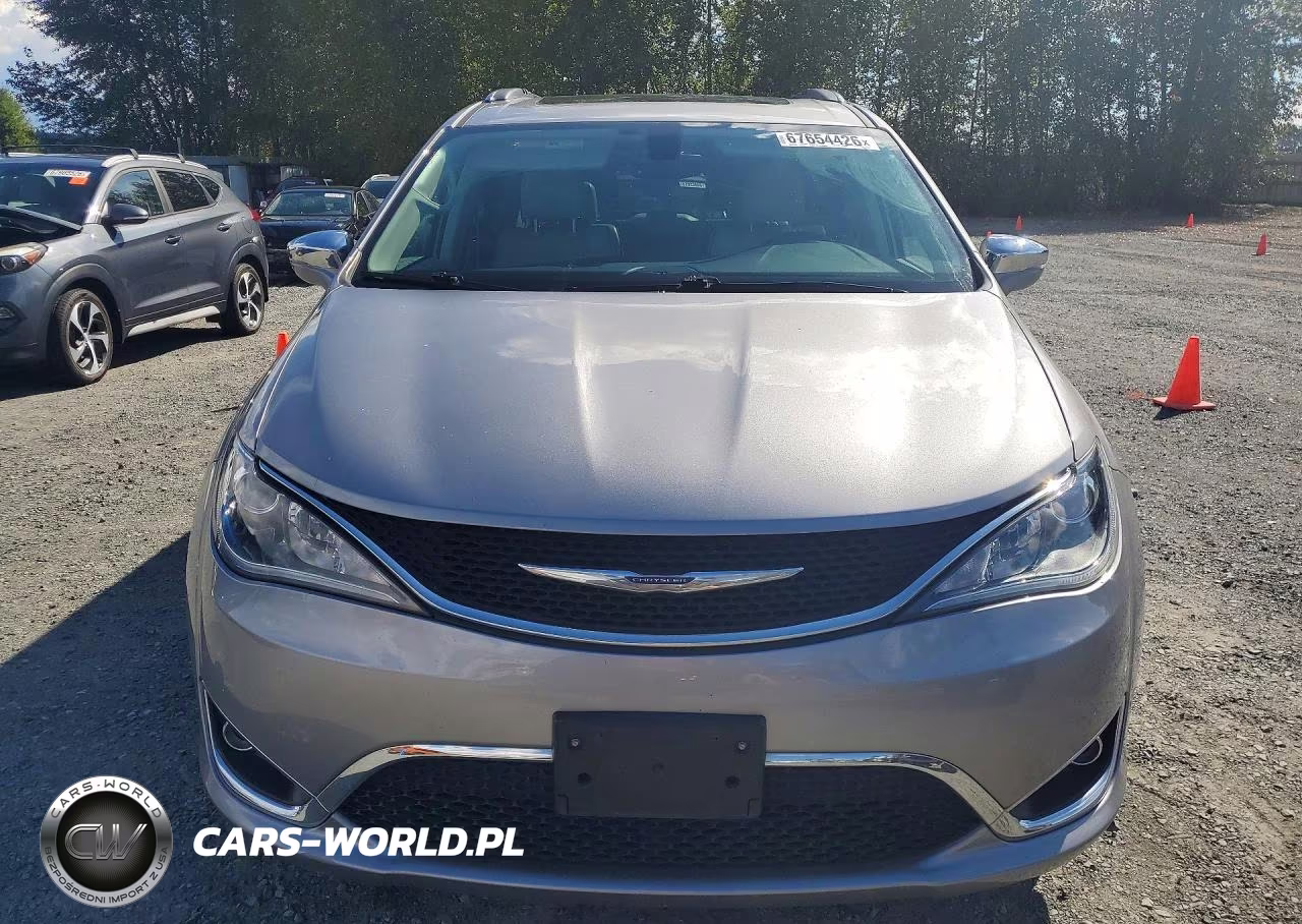 2017 Chrysler Pacifica Limited VIN:2C4RC1GG1HR588788 - 5
