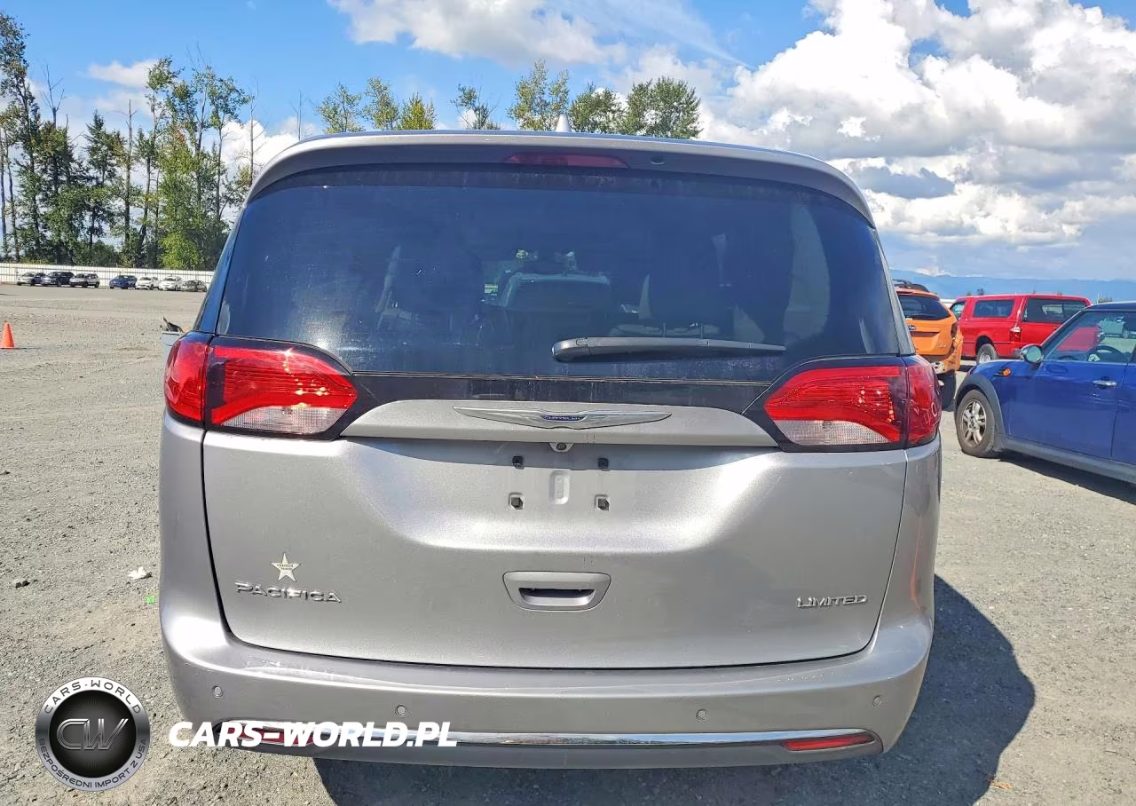 2017 Chrysler Pacifica Limited VIN:2C4RC1GG1HR588788 - 6