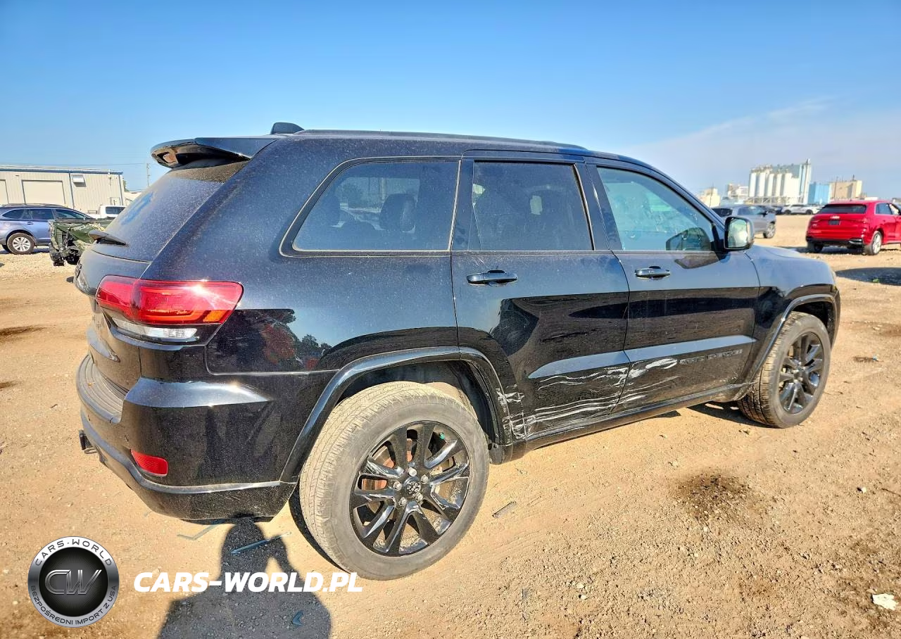 2017 Jeep Grand Cherokee Laredo VIN:1C4RJFAG6HC704507 - 3