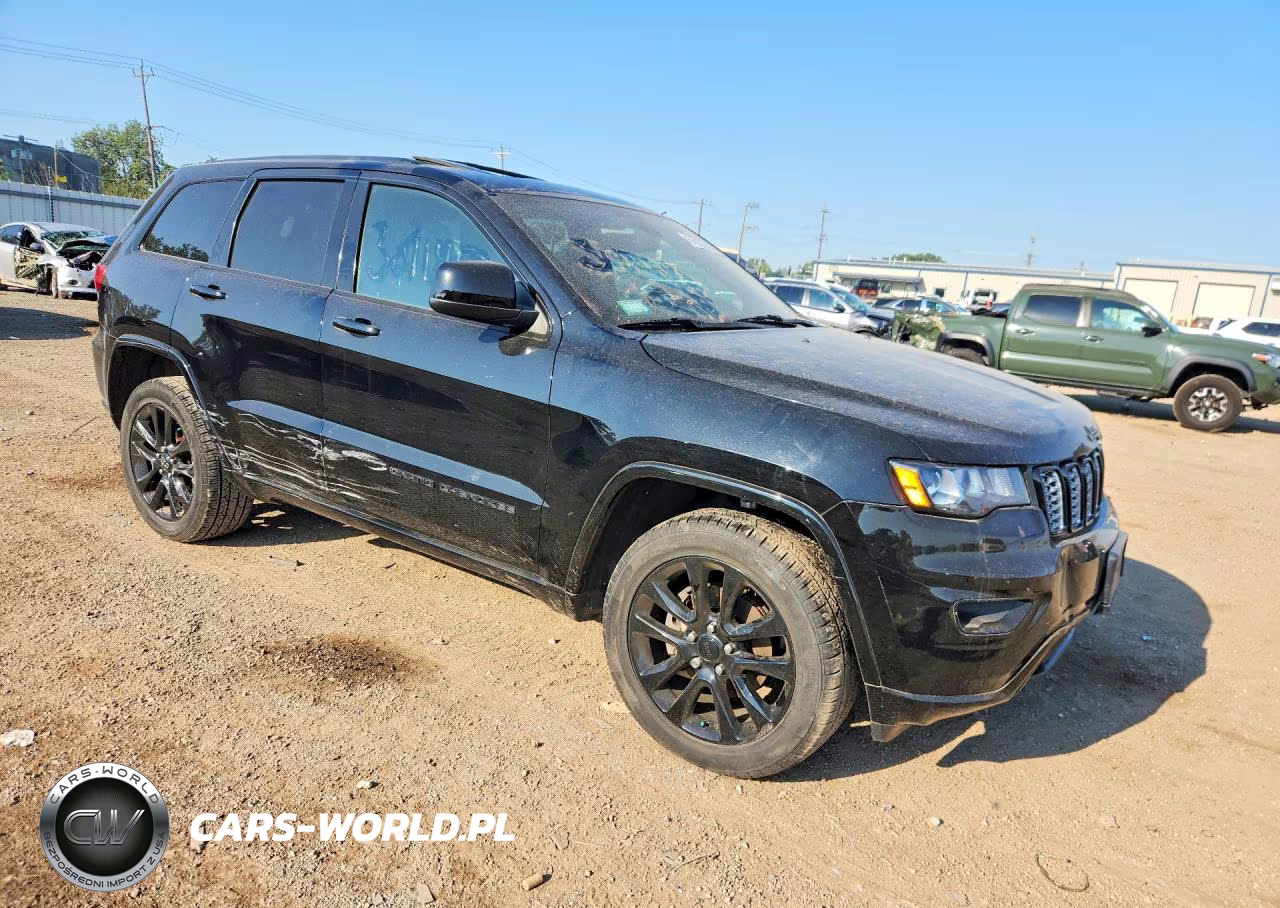 2017 Jeep Grand Cherokee Laredo VIN:1C4RJFAG6HC704507 - 4
