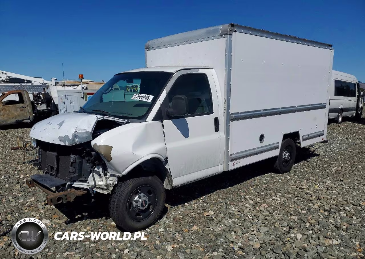 2010 GMC Savana Box Truck