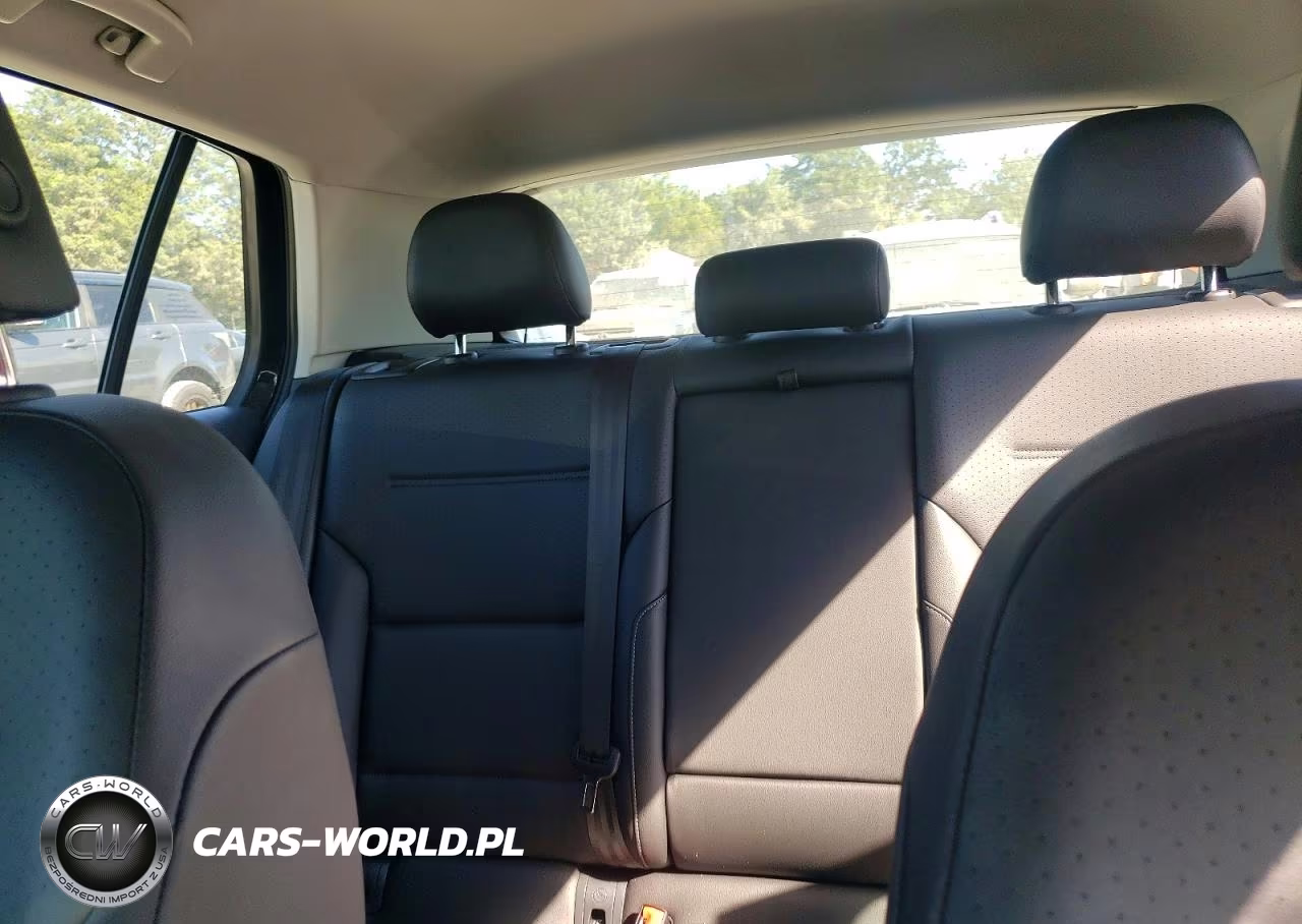 2018 Volkswagen Golf S VIN:3VWG17AUXJM250962 - 10